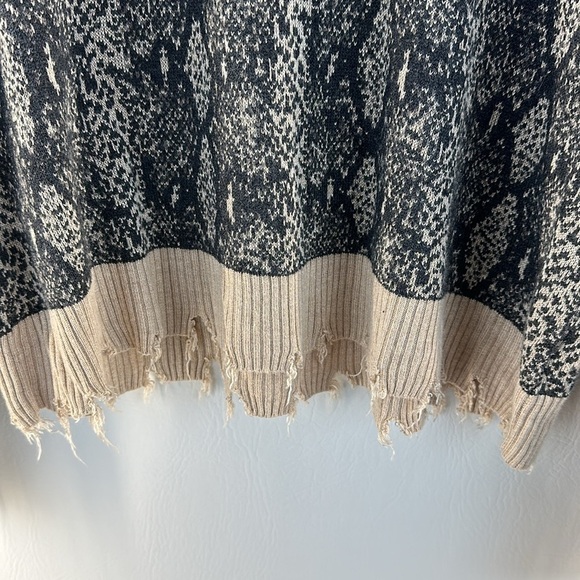 Fate Distressed Snakeskin Print Sweater, M - Picture 5 of 9